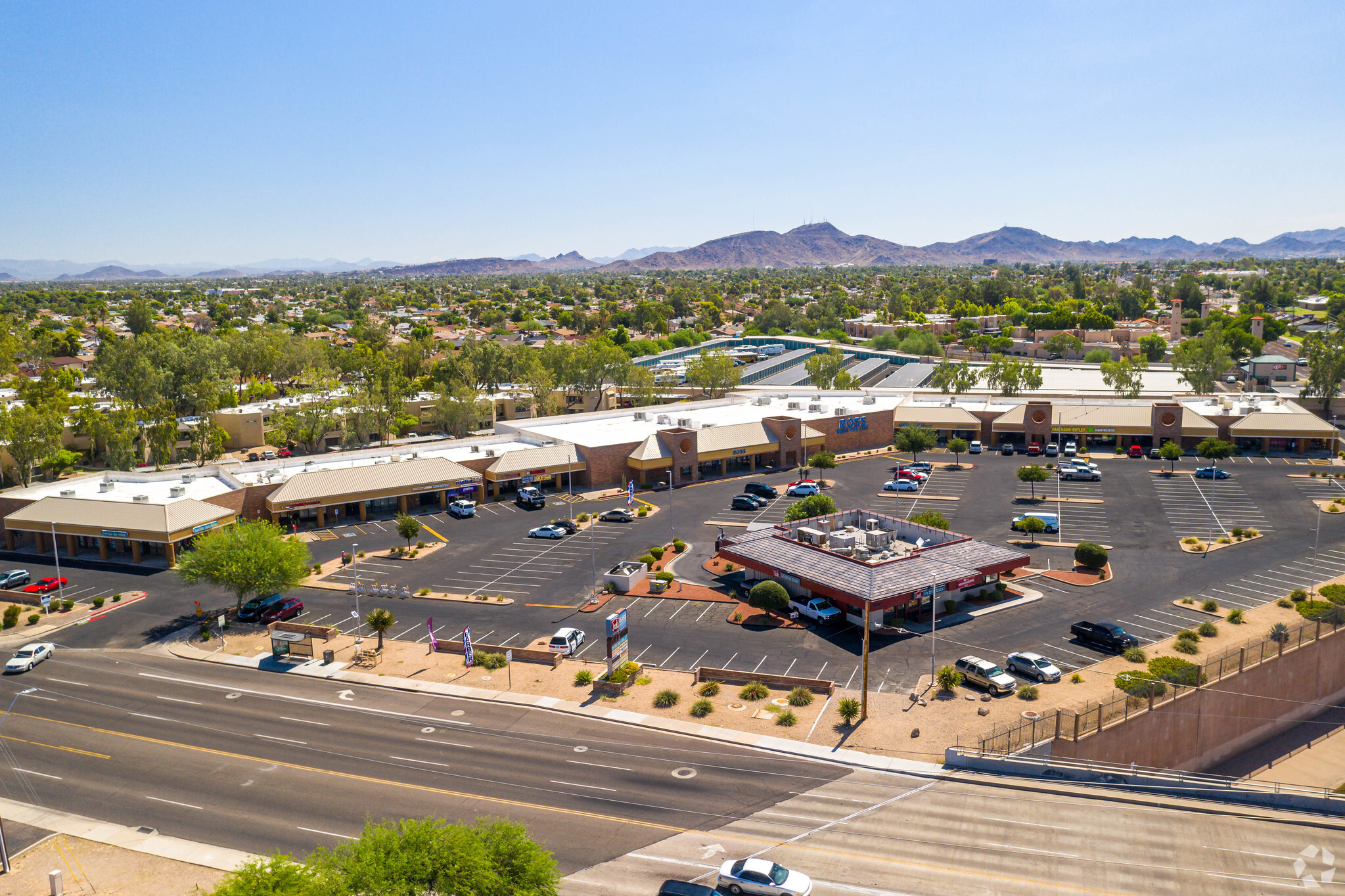 10625 N 43rd Ave, Phoenix, AZ à louer Photo de l’immeuble– Image 1 sur 7