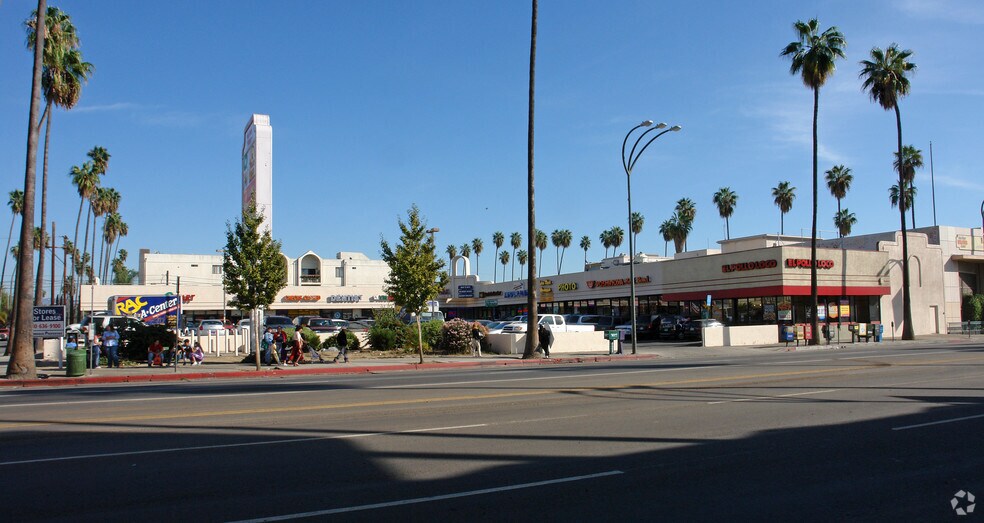 6558-6572 Van Nuys Blvd, Van Nuys, CA à louer - Photo de l’immeuble – Image 1 sur 5