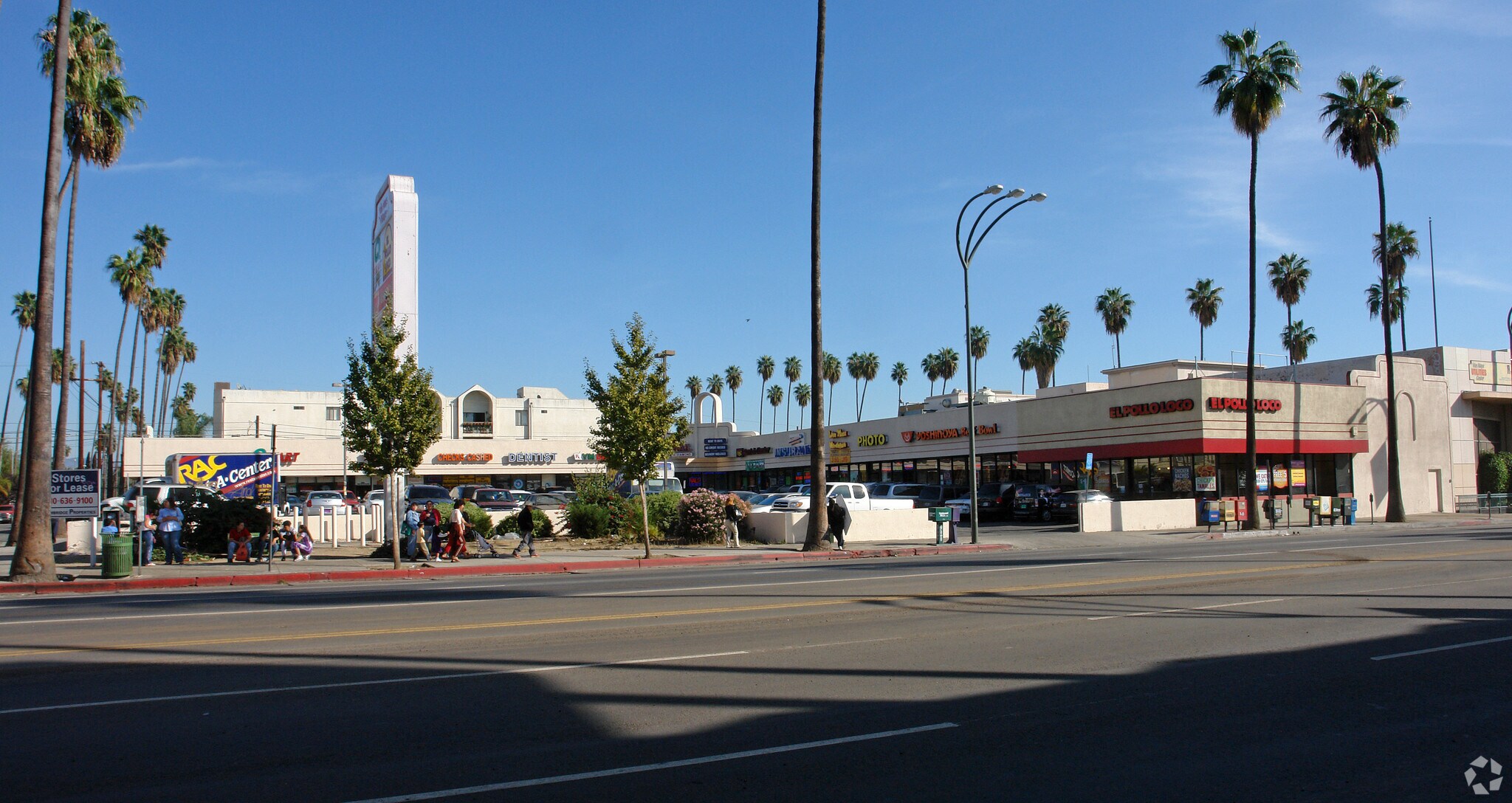 6558-6572 Van Nuys Blvd, Van Nuys, CA à louer Photo de l’immeuble– Image 1 sur 6