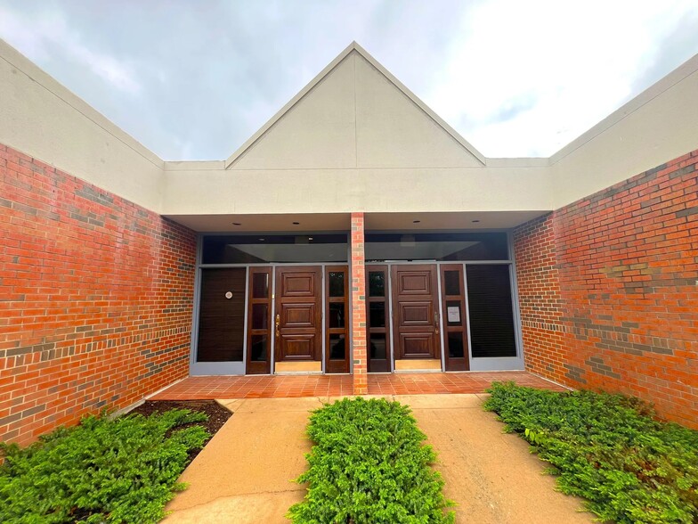 4808 N Classen Blvd, Oklahoma City, OK à vendre - Photo de l’immeuble – Image 3 sur 8