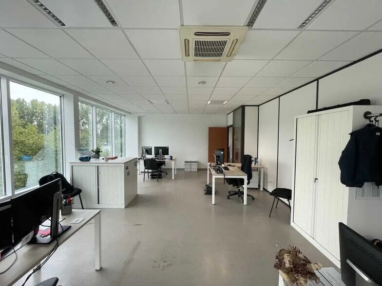 Bureau dans Lacroix-Saint-Ouen à louer - Photo de l’immeuble – Image 1 sur 10
