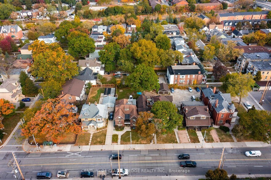 2172 Gerrard St E, Toronto, ON à vendre - Aérien – Image 3 sur 9