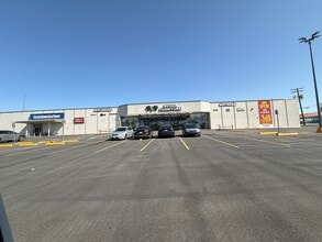 1515 E Abram St, Arlington, TX à louer Photo de l’immeuble– Image 2 sur 7