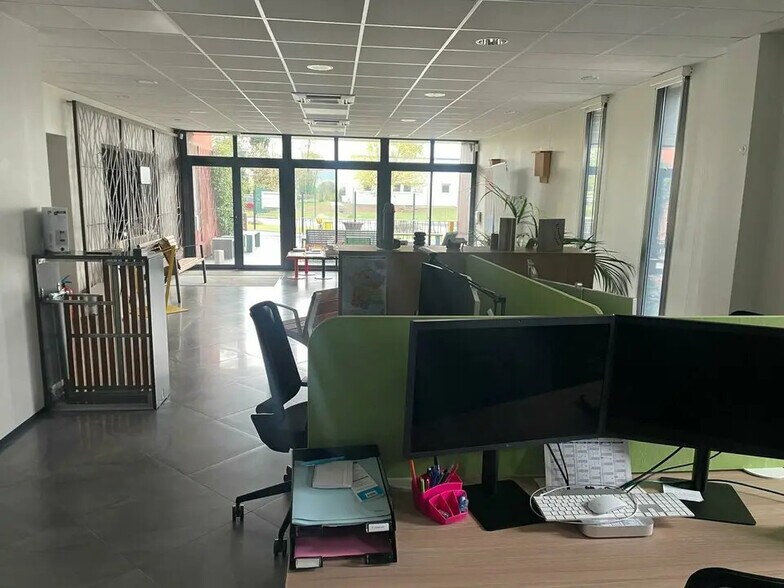 Local commercial dans Beautiran à louer - Photo intérieure – Image 2 sur 12