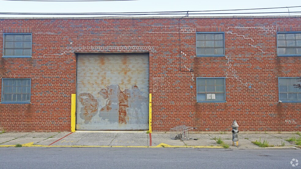 654 Montauk Ave, Brooklyn, NY à louer - Photo de l’immeuble – Image 3 sur 13