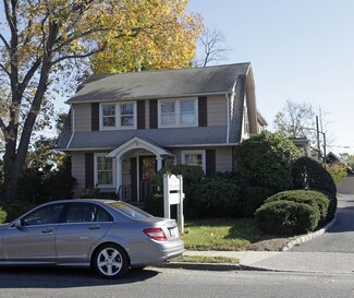 Plus de détails pour 8 Manor Rd, Smithtown, NY - Bureau à vendre