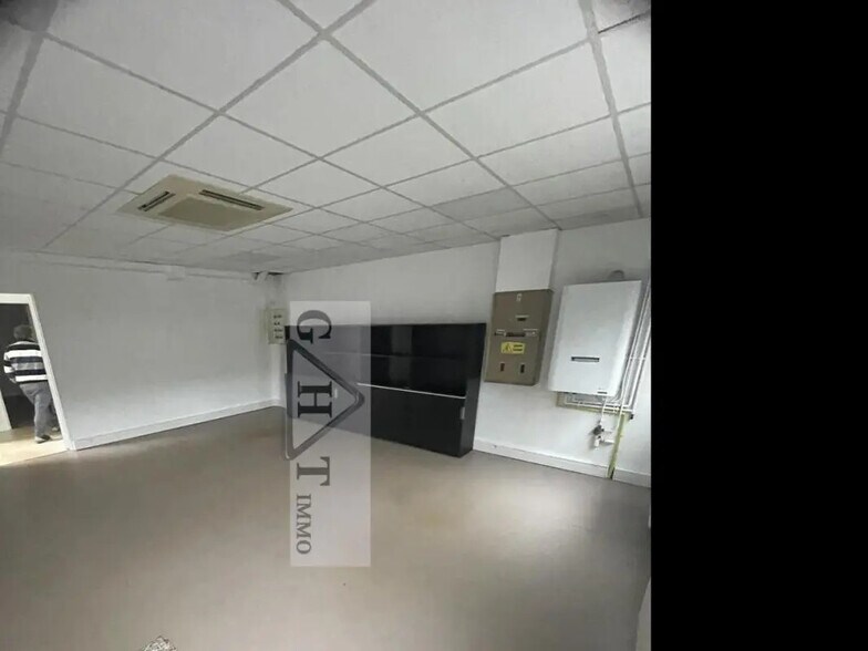 Industriel/Logistique dans Ennery à louer - Photo de l’immeuble – Image 1 sur 10