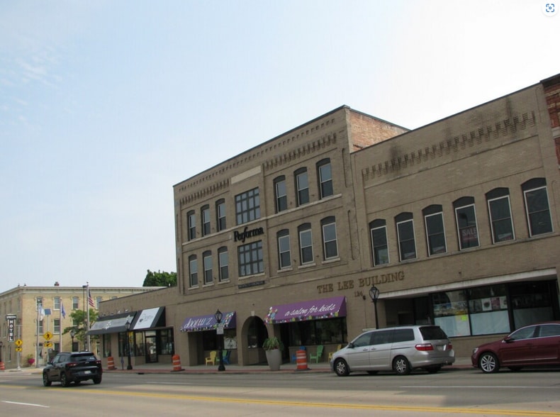 124 N Broadway, De Pere, WI à louer - Photo principale – Image 1 sur 13