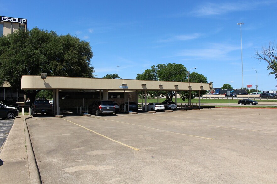811 S Central Expy, Richardson, TX à louer - Photo de l’immeuble – Image 3 sur 4