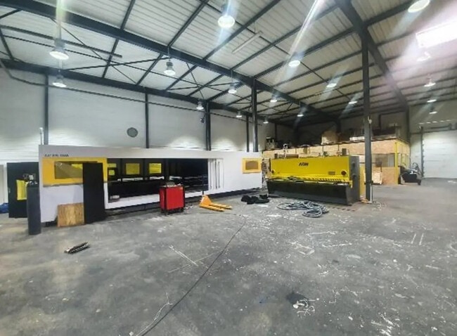 Plus de détails pour Bureau, Local d'activités à louer