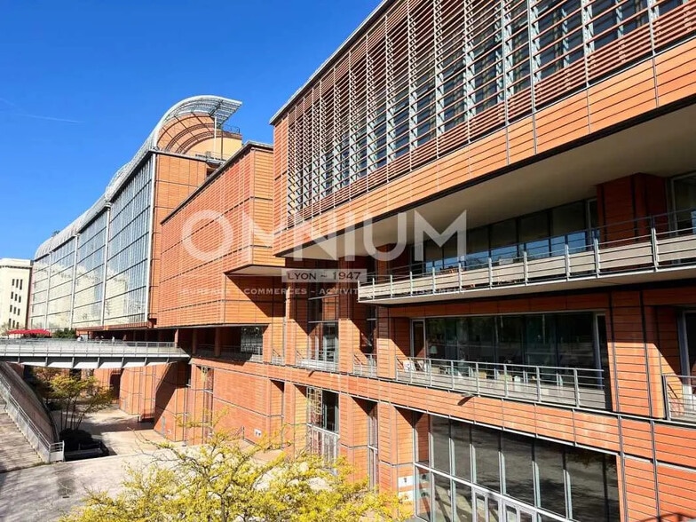 Bureau dans Lyon à vendre - Photo de l’immeuble – Image 1 sur 18