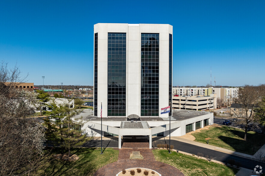 300 John Q. Hammons Pky, Springfield, MO à louer - Photo de l’immeuble – Image 3 sur 6