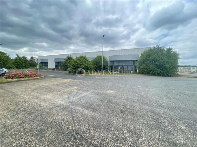 Local d'activités dans Sablé-sur-Sarthe à vendre - Photo de l’immeuble – Image 2 sur 9