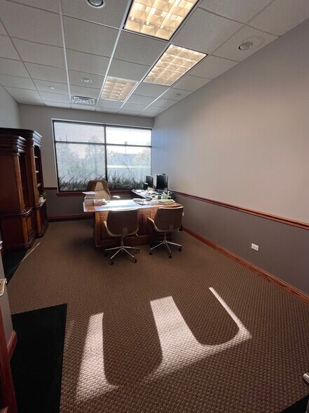 215 Remington Blvd, Bolingbrook, IL à vendre - Photo de l’immeuble – Image 3 sur 6