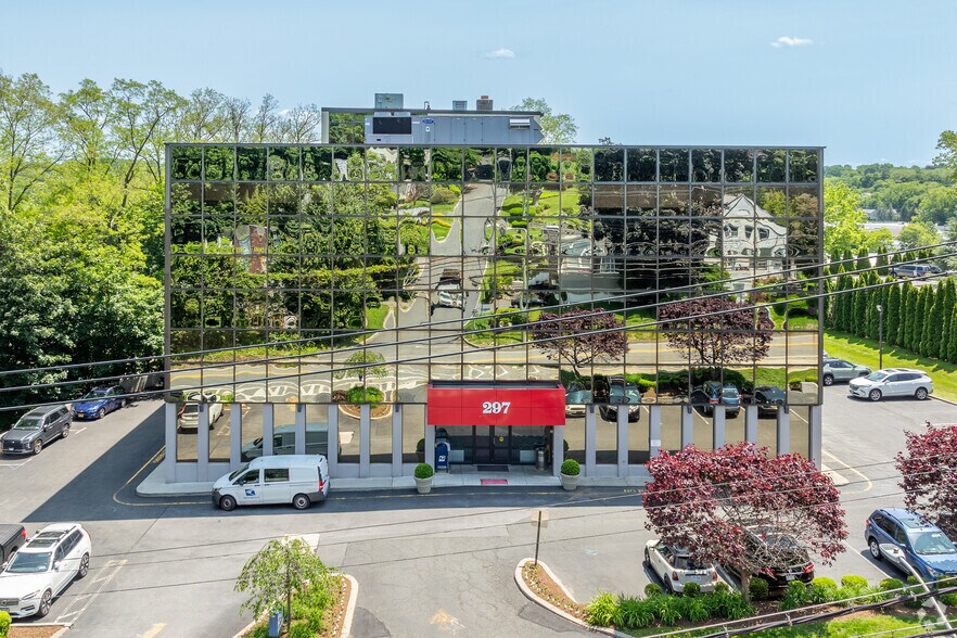 297 Knollwood Rd, White Plains, NY à louer - Photo de l’immeuble – Image 2 sur 12