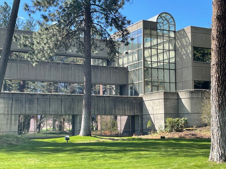 6500 N Mineral Dr, Coeur d'Alene, ID à vendre - Photo de l’immeuble – Image 2 sur 17