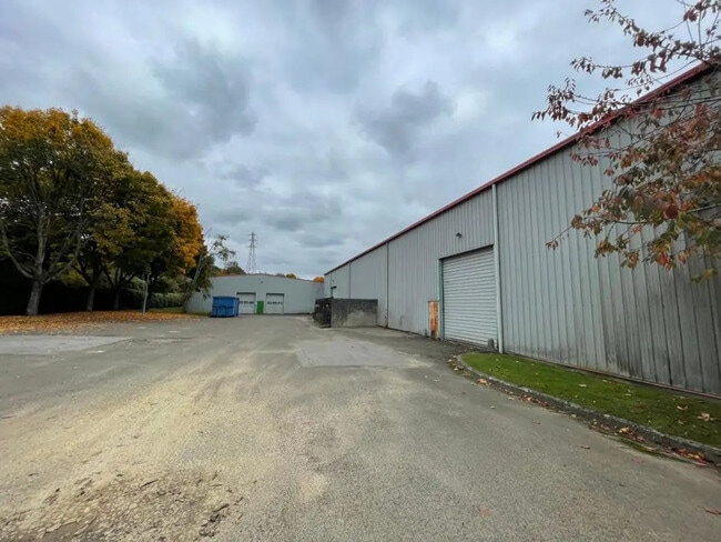 Plus de détails pour Bureau, Industriel/Logistique à louer