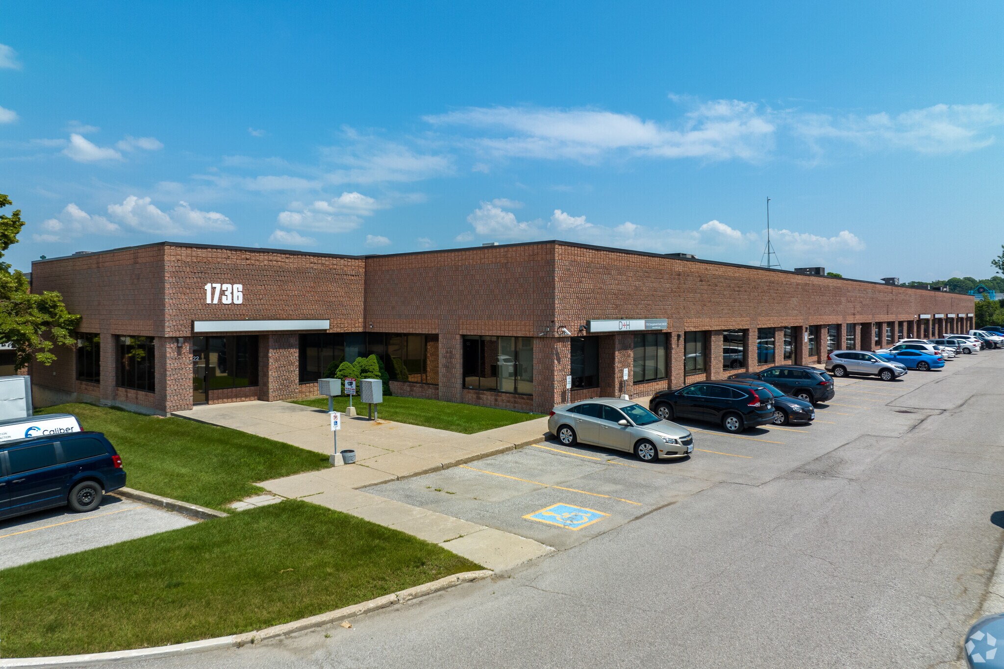 1734-1736 Orangebrook Ct, Pickering, ON à louer Photo de l’immeuble– Image 1 sur 5