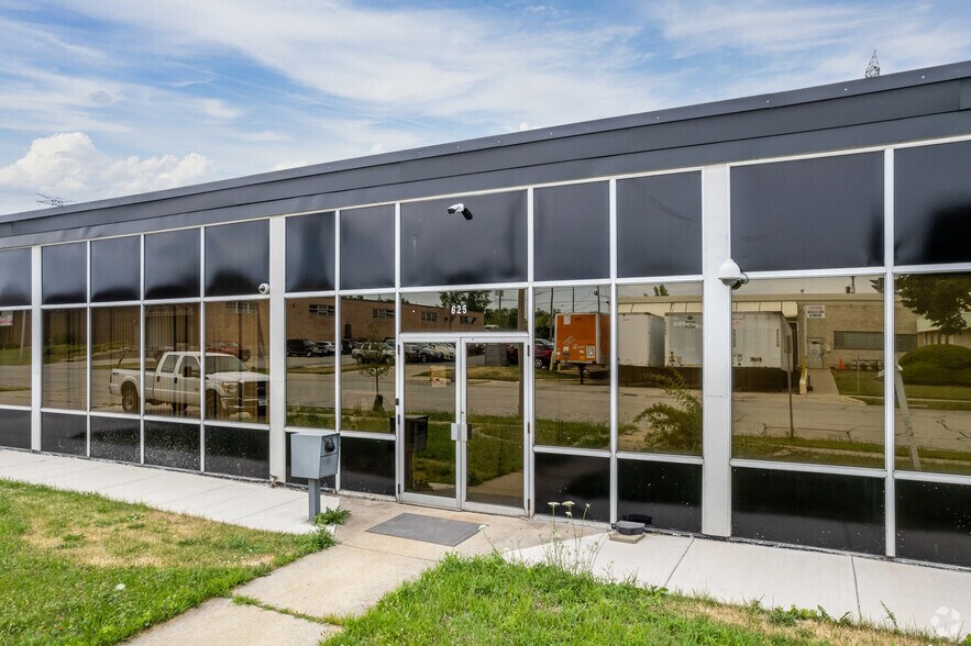 625 Factory Rd, Addison, IL à vendre - Photo principale – Image 1 sur 35