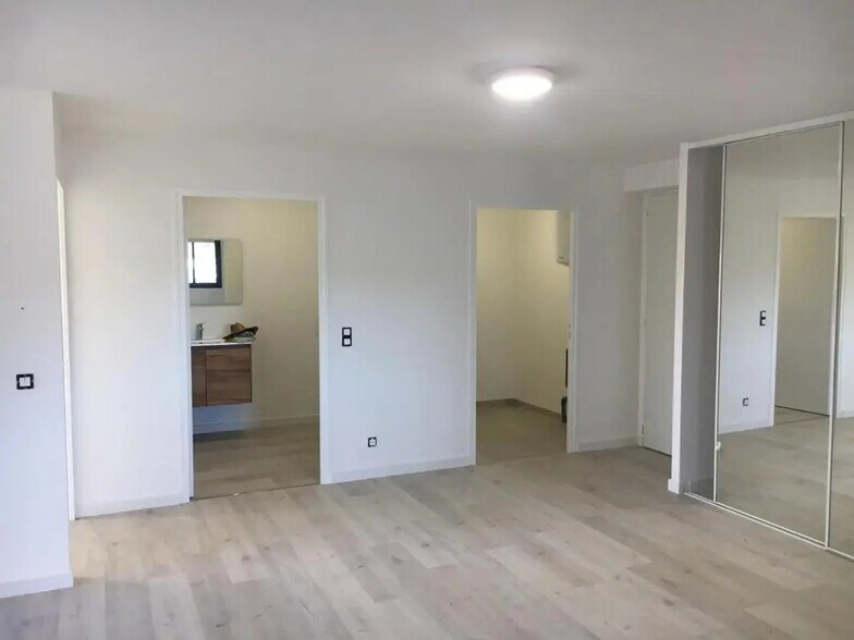 Bureau dans Mougins à louer - Photo de l’immeuble – Image 2 sur 9