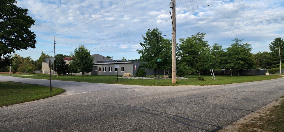 601 Hyde St, Kalkaska, MI à vendre - Photo de l’immeuble – Image 1 sur 39