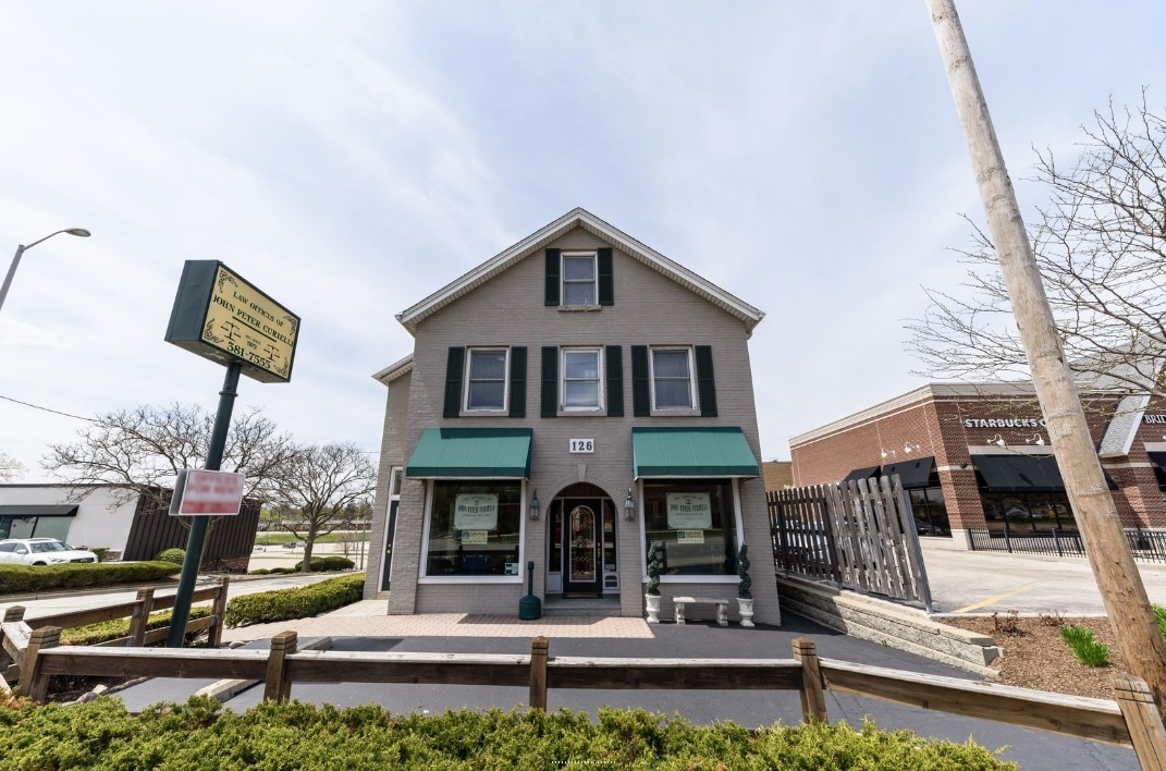 126 S Northwest Hwy, Barrington, IL à vendre Photo principale– Image 1 sur 18