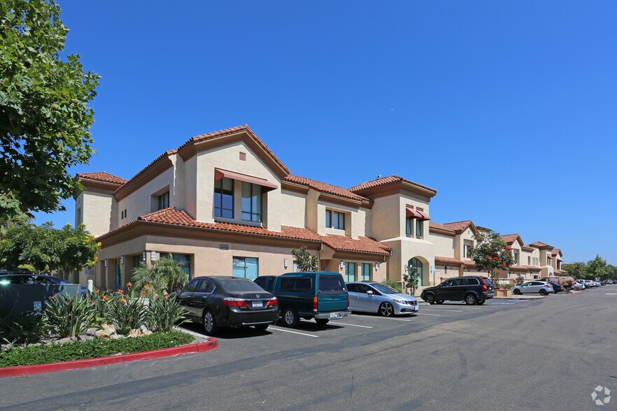 5617 Paseo Del Norte, Carlsbad, CA à vendre - Photo de l’immeuble – Image 2 sur 8