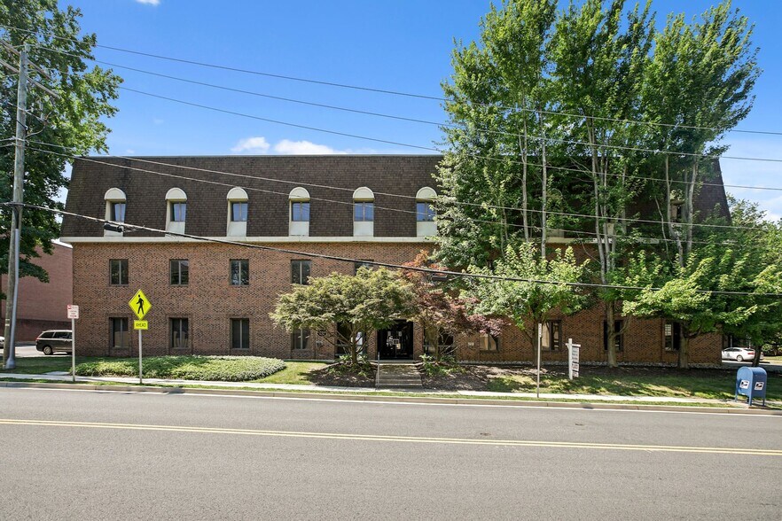 10521 Judicial Dr, Fairfax, VA à vendre - Photo de l’immeuble – Image 1 sur 9