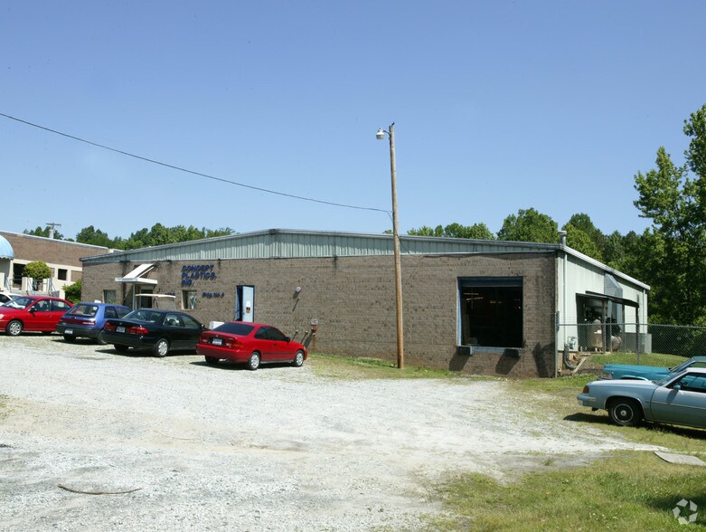 1200 Hickory Chapel Rd, High Point, NC à vendre - Photo de l’immeuble – Image 2 sur 6