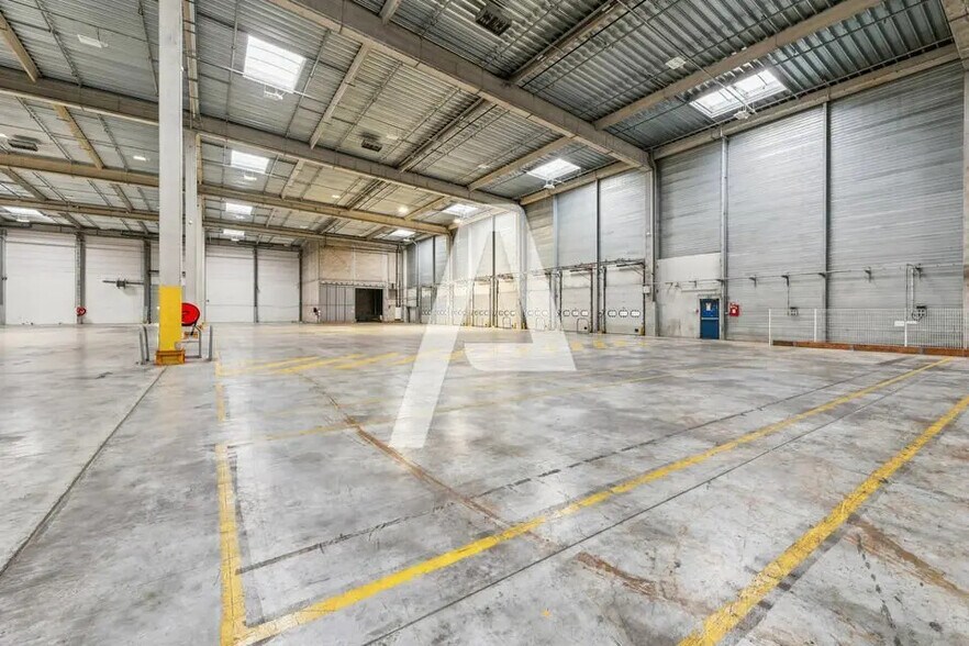 Local d’activités dans Moissy-Cramayel à louer - Photo intérieure – Image 2 sur 4