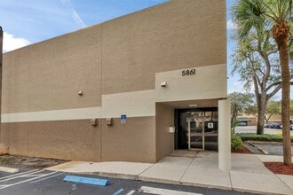 5861 Miami Lakes Dr, Miami Lakes, FL à louer Photo intérieure– Image 2 sur 3