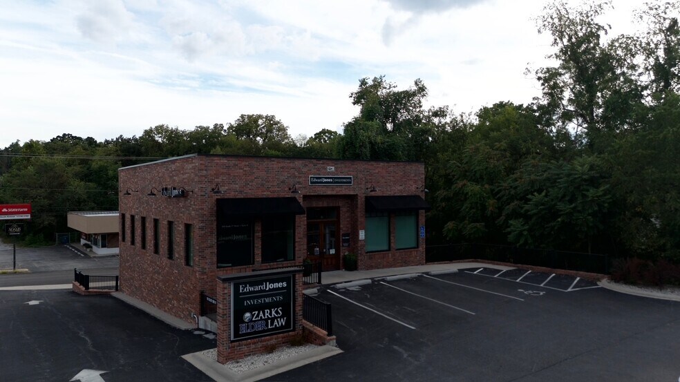 105 3rd st, Ozark, MO à vendre - Photo de l’immeuble – Image 2 sur 3