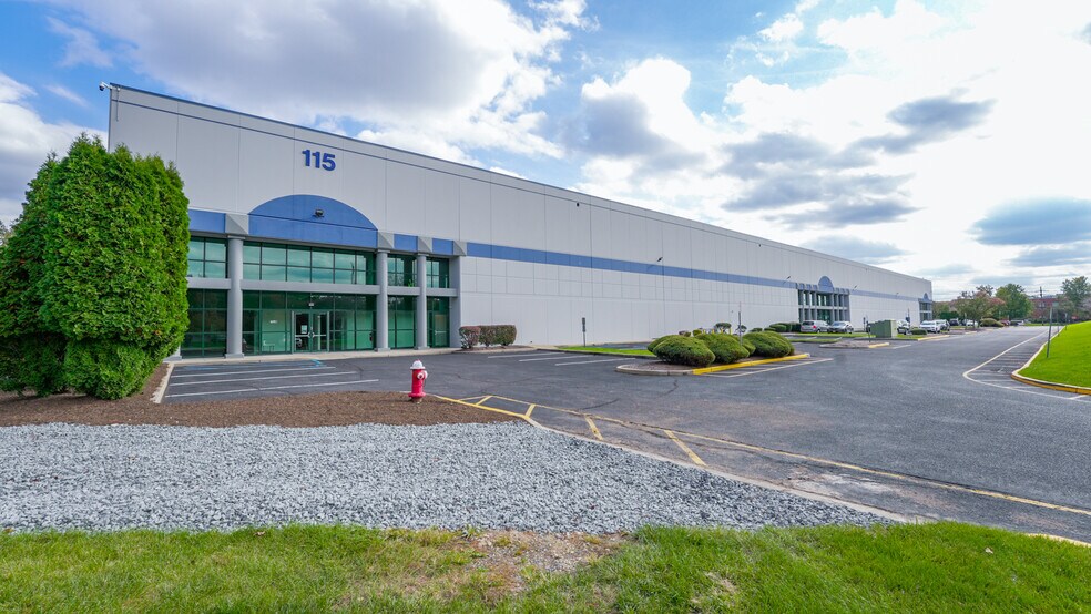 115 Melrich Rd, Cranbury, NJ à louer - Photo de l’immeuble – Image 2 sur 11