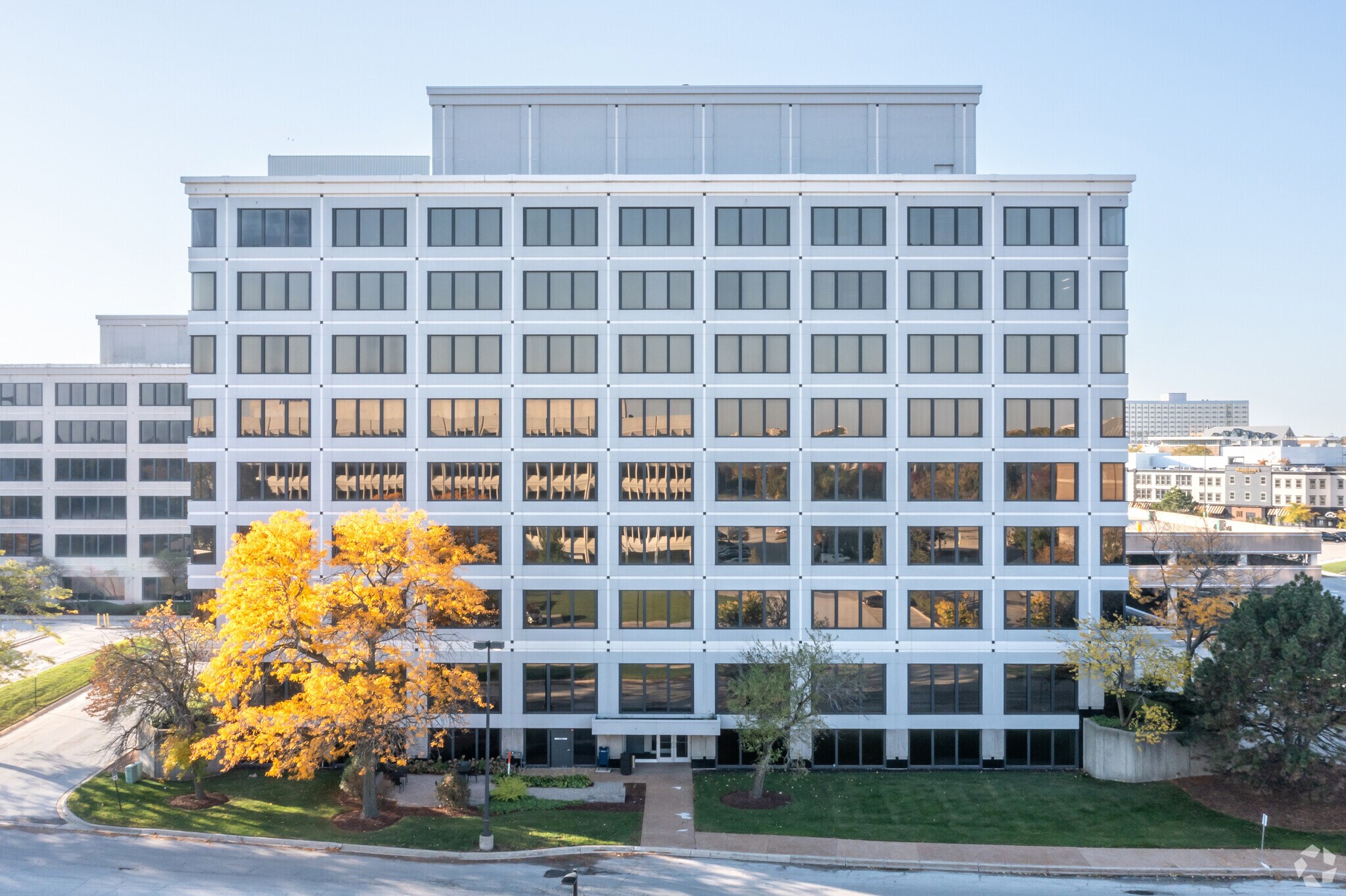 2-564 Oakbrook Ctr, Oak Brook, IL à louer Photo de l’immeuble– Image 1 sur 10
