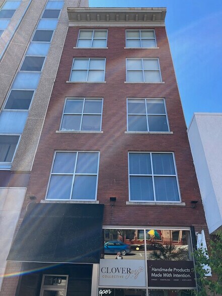 110 E Allegan St, Lansing, MI à louer - Photo de l’immeuble – Image 2 sur 15