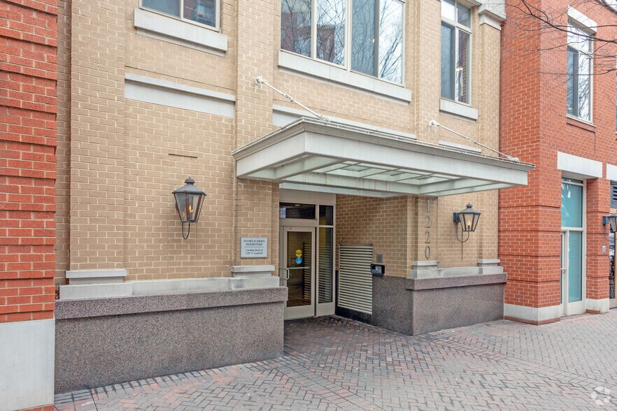 1220 N Fillmore St, Arlington, VA à louer - Photo de l’immeuble – Image 3 sur 4