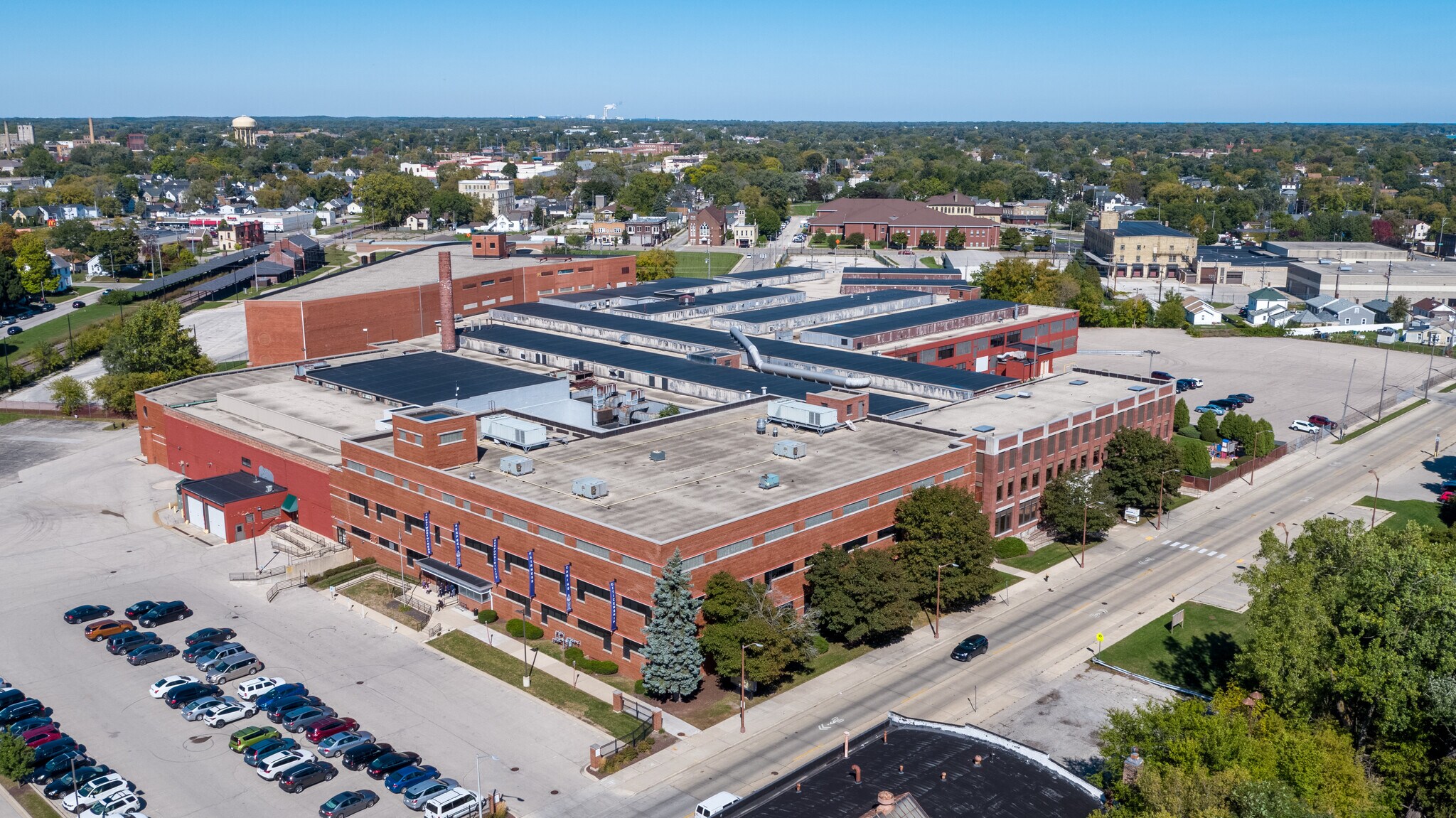 1220 Mound Ave, Racine, WI à louer Photo de l’immeuble– Image 1 sur 13