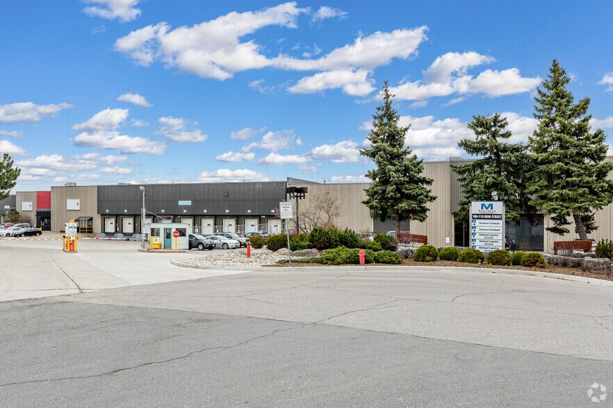 110 Iron St, Toronto, ON à louer - Photo de l’immeuble – Image 3 sur 3