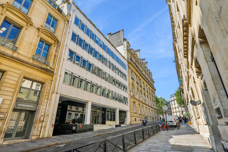 11 B Bis Rue Christophe Colomb, Paris à vendre - Photo de l’immeuble – Image 1 sur 23