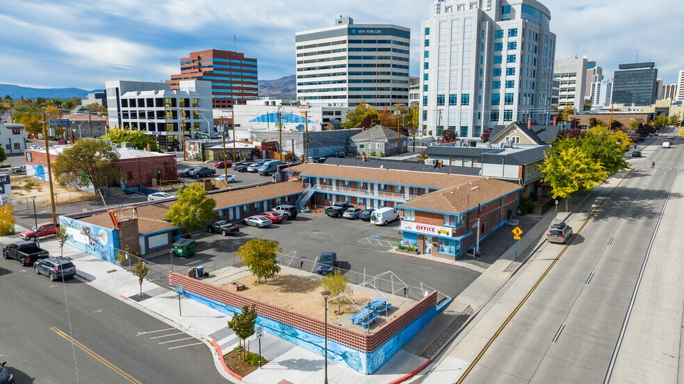599 S Center St, Reno, NV à vendre - Photo principale – Image 1 sur 16