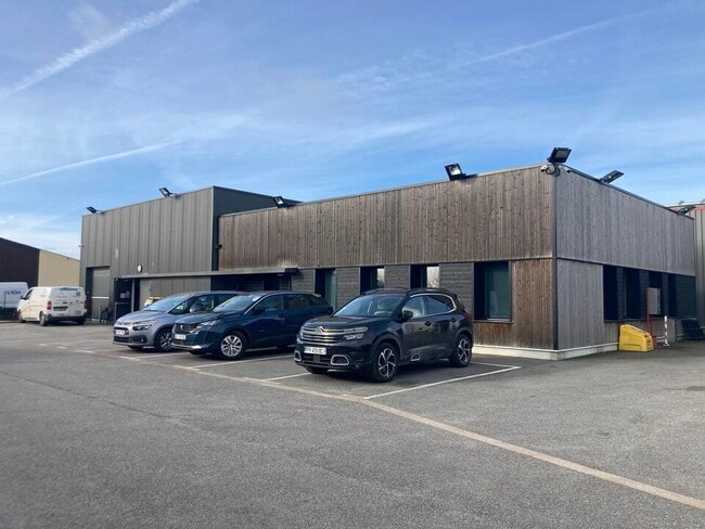 Plus de détails pour Local d’activités à vendre