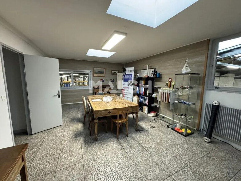 Industriel/Logistique dans Saint-Chamond à vendre - Photo de l’immeuble – Image 2 sur 5