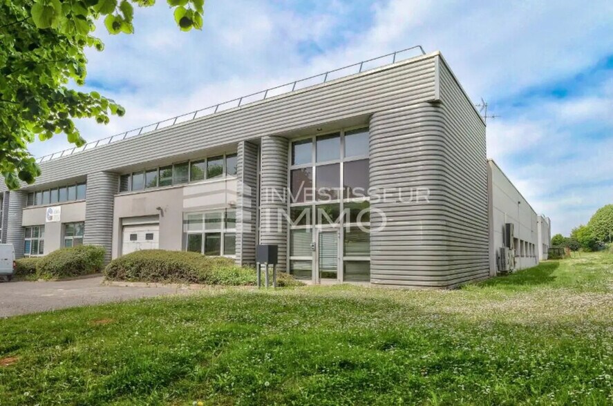 Local d’activités dans Tremblay-en-France à louer - Photo de l’immeuble – Image 2 sur 10