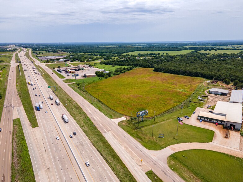 N Interstate 35, Ross, TX à vendre - Photo de l’immeuble – Image 2 sur 2