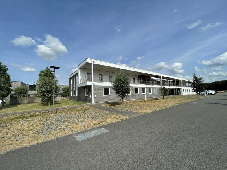 Bureau dans Sainghin-en-Mélantois à vendre - Photo de l’immeuble – Image 2 sur 12