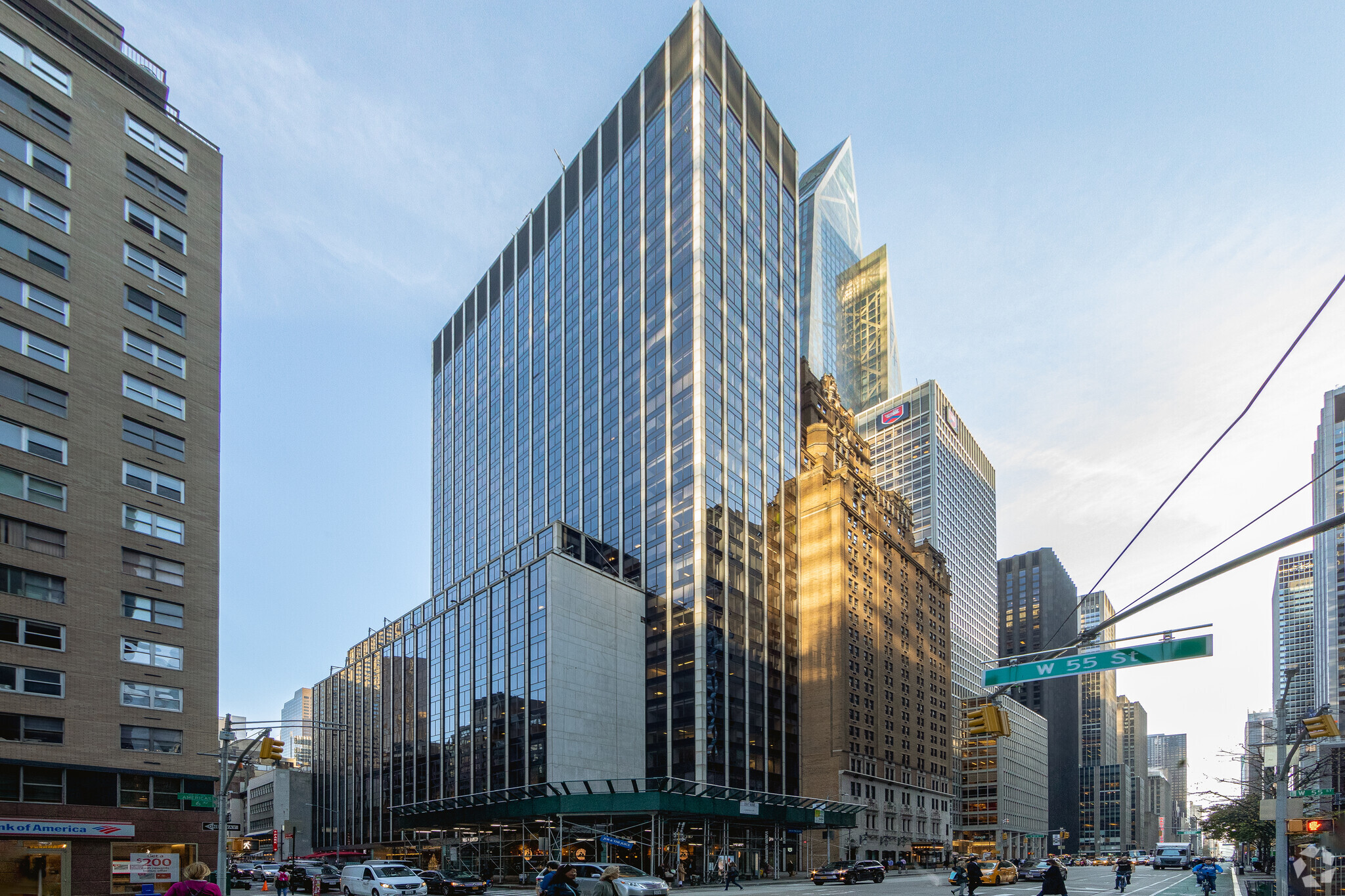 1350 Avenue of the Americas, New York, NY à louer Photo de l’immeuble– Image 1 sur 9