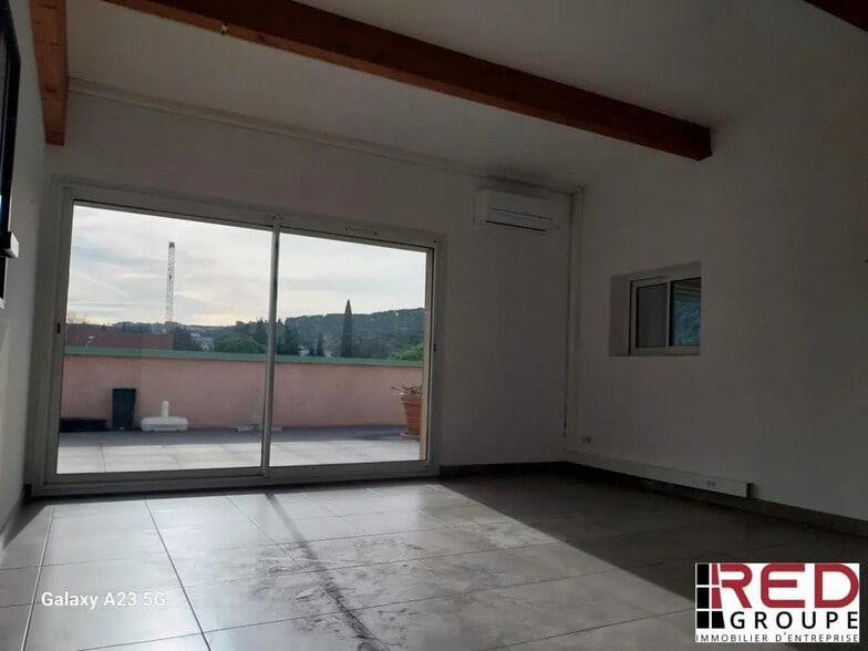 Zi, Vitrolles à louer - Photo de l’immeuble – Image 3 sur 7