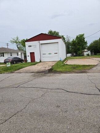 Plus de détails pour 16 S Independence St, Sapulpa, OK - Local d'activités à louer