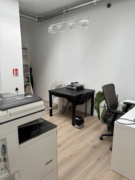 Bureau dans Vitrolles à louer - Photo de l’immeuble – Image 2 sur 3