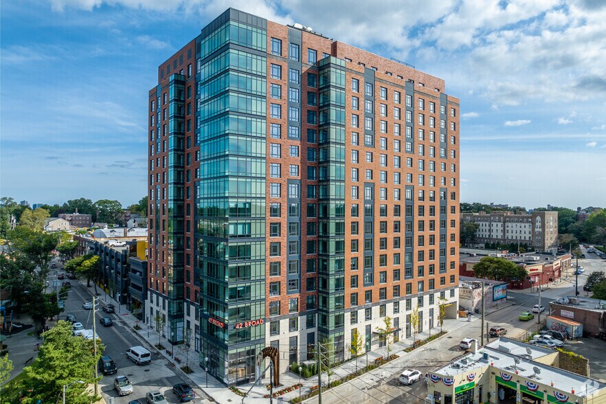 42 Broad St W, Mount Vernon, NY à louer - Photo de l’immeuble – Image 2 sur 5